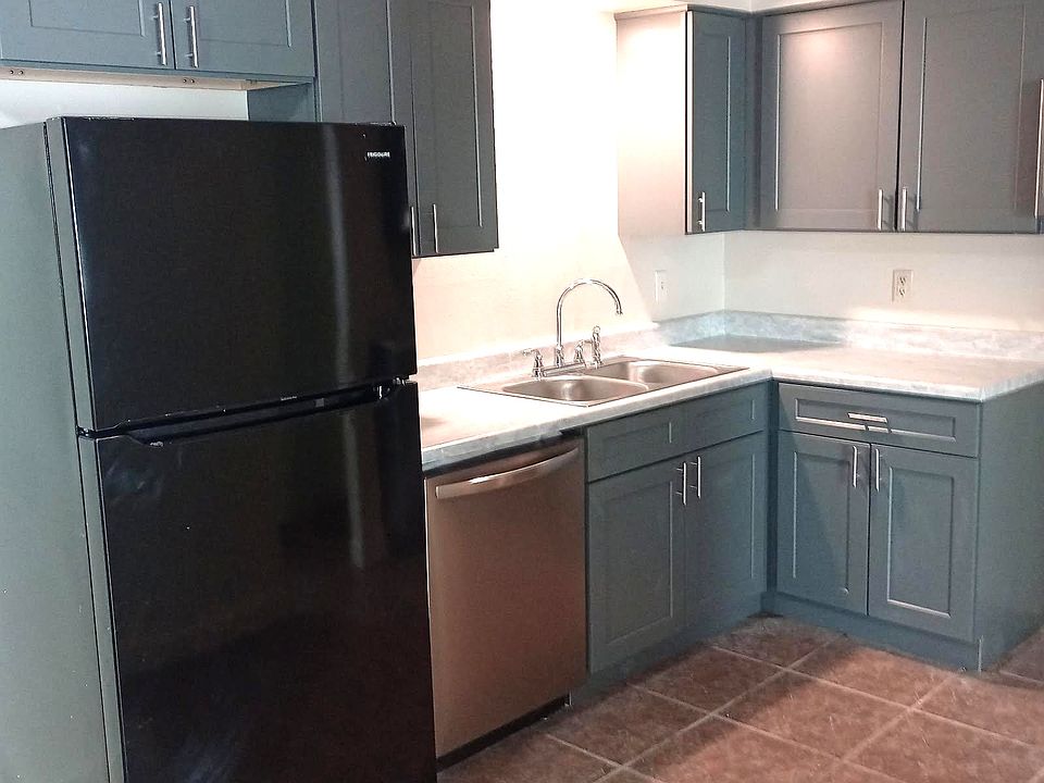 1st image of 1114 E 9th St #38