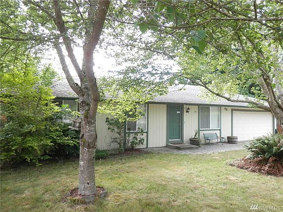 Large front yard with nice shade trees