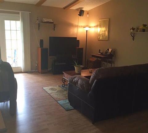 3rd image of 1624 Palisades Dr