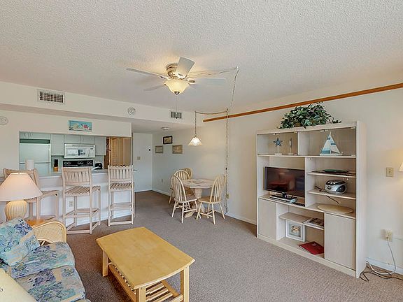 3rd image of 7400 Ridgewood Ave #213