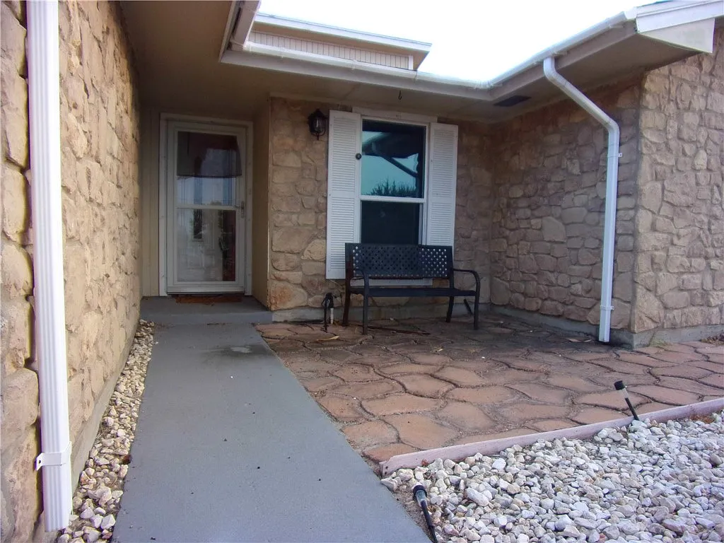 3 bed, 1394 sqft, $2,500 — Photo 2