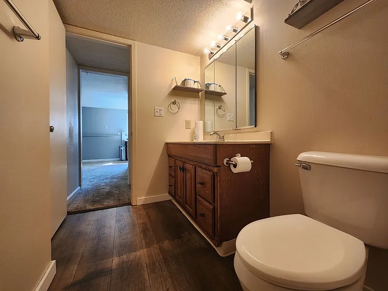 2800 W McClellan St — Photo 13
