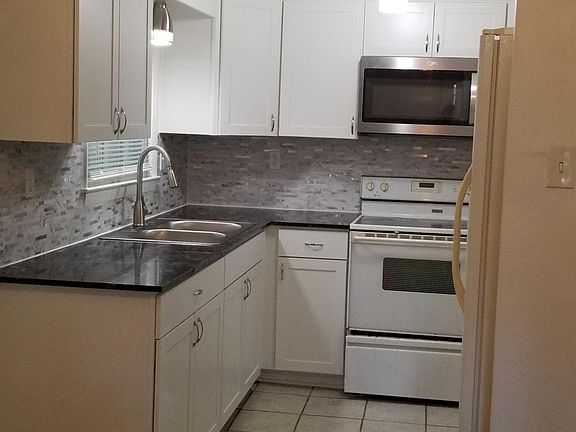 3rd image of 6143 Covecreek Dr