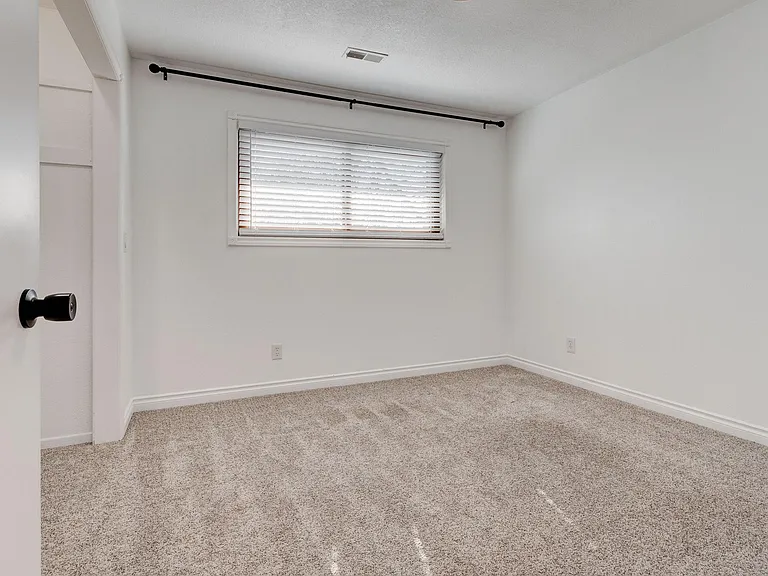 508 E Mission Dr — Photo 32