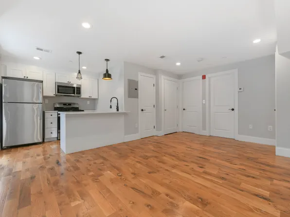 143 Everett St #3, Boston, MA 02128