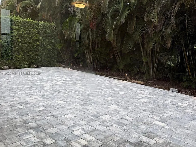4499 NW 93rd Doral Ct — Photo 24