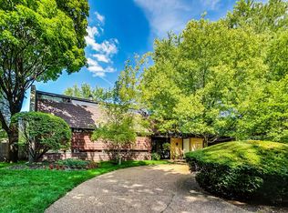 1417 Blackthorn Dr, Glenview, IL 60025