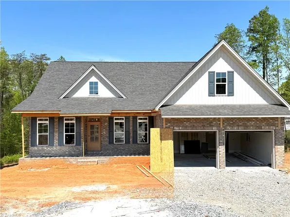 150 Owl Ln, Winston Salem, NC 27127