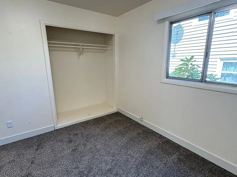 8003 N Wabash Ave — Photo 23