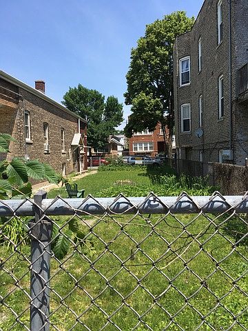 2nd image of 2345 W Dickens Ave