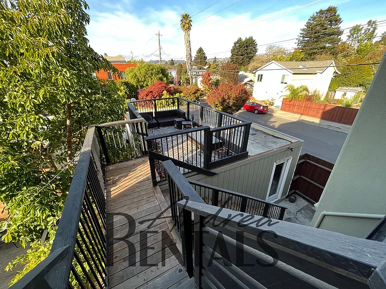 1145 Virginia St — Photo 16