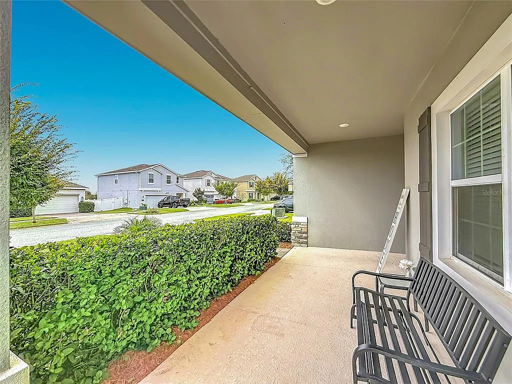 3 bed, 2.0 bath, 1690 sqft, $2,600 — Photo 3