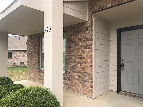 3rd image of 225 Equestrian Dr