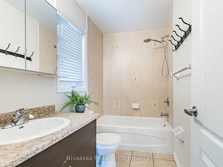 18 Betterton Cres — Photo 29