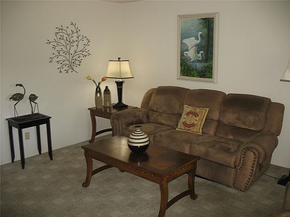3rd image of 40 Woodland Dr APT 102