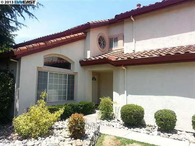 1047 Montclair Ct photo 1
