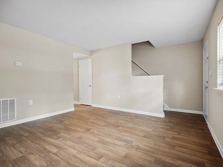 Sumter Square Apartments — Photo 25