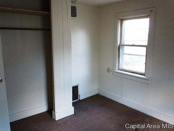 4th image of 1595 Bateman St