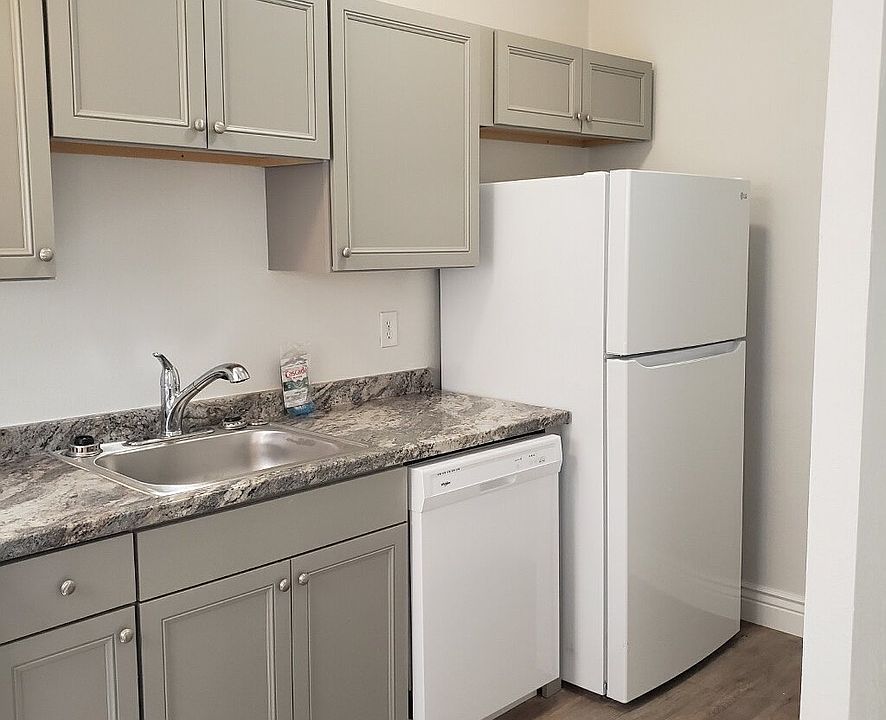 1st image of 312 Shoshone St E #B3