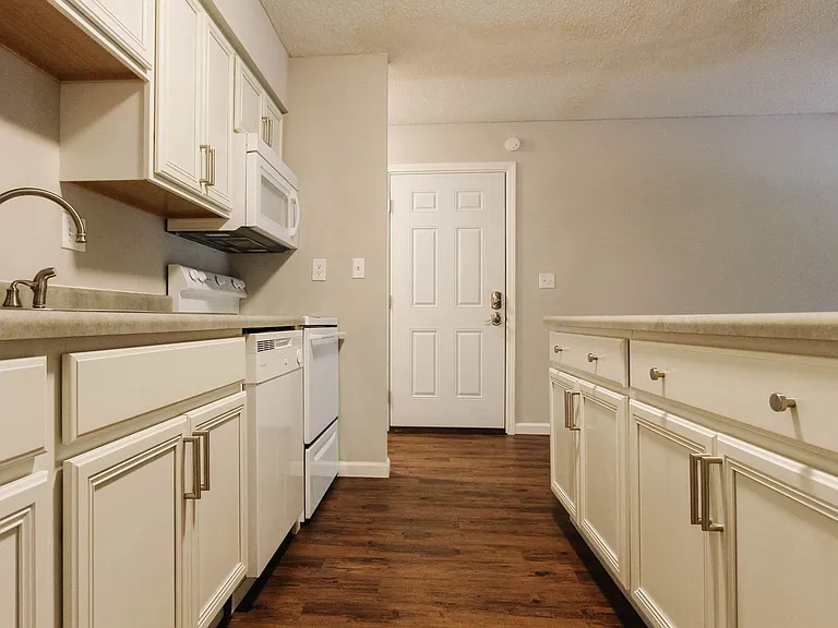 River Edge Apartments — Photo 12