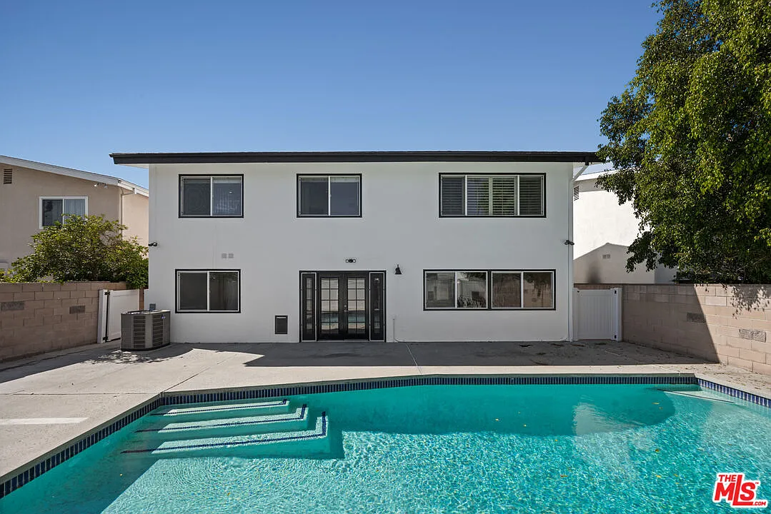 5 bed, 3.0 bath, 2440 sqft, $7,500 — Photo 4