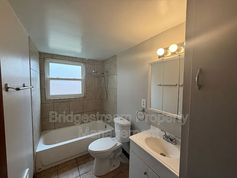 211 N Cherrywood Ave #2 — Photo 6