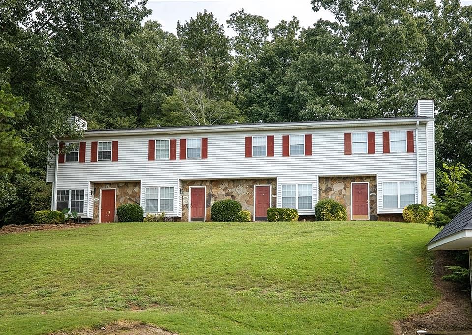 1st image of 2861 Spruce Cir