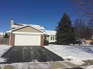 1713 Maroon Bells Ln, Bolingbrook, IL 60490