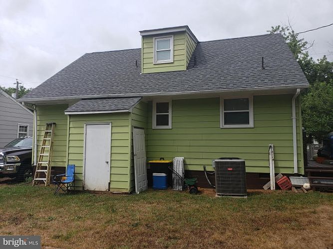 2nd image of 1505 Airport Ave