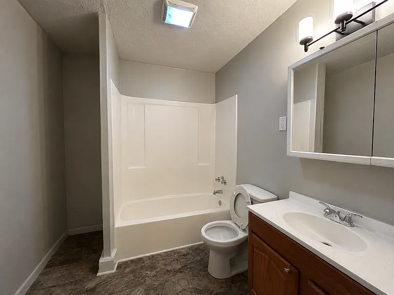 4515 Laurel Ave — Photo 2