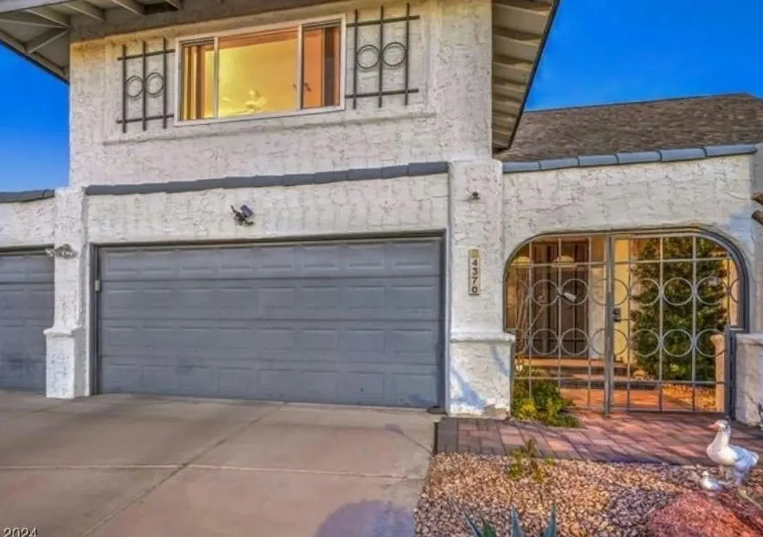This stunning five-bedroom home, is an entertainer's dream! — Photo 1