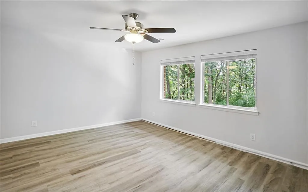 3 bed, 2.0 bath, 1310 sqft, $2,500 — Photo 3