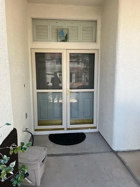 3 bed, 2441 sqft, $2,495 — Photo 2