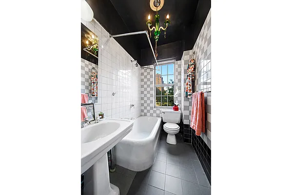 Sold by Warburg | media 10