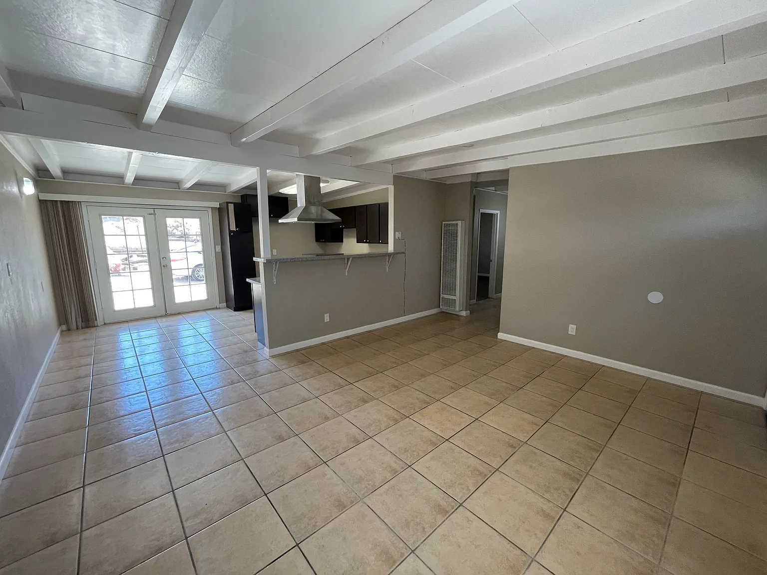 3 bed, 950 sqft, $2,200 — Photo 4