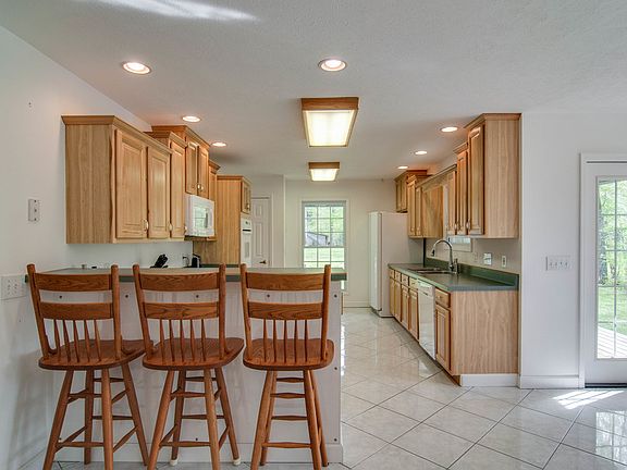 4th image of 1156 Forest Dr