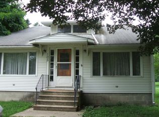 105 S Main St, La Place, IL 61936