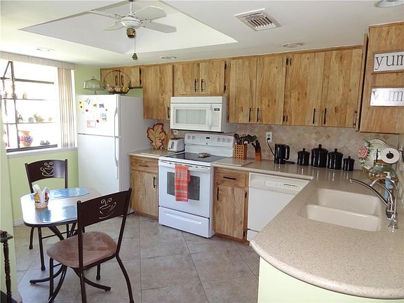 5th image of 11310 Carriage Hill Dr APT 5