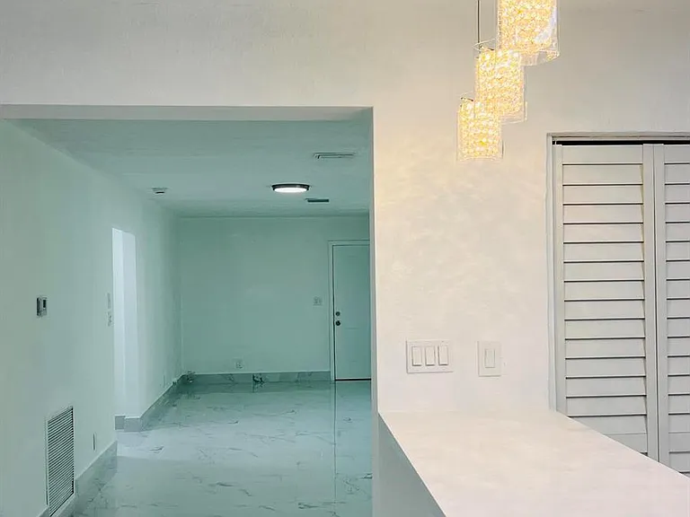 525 NW 22nd Ave — Photo 6