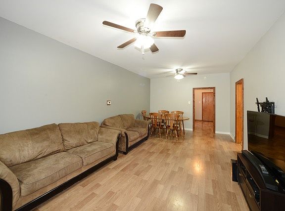 4th image of 2928 N McVicker Ave