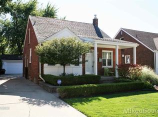 1993 Anita Ave, Grosse Pointe Woods, MI 48236