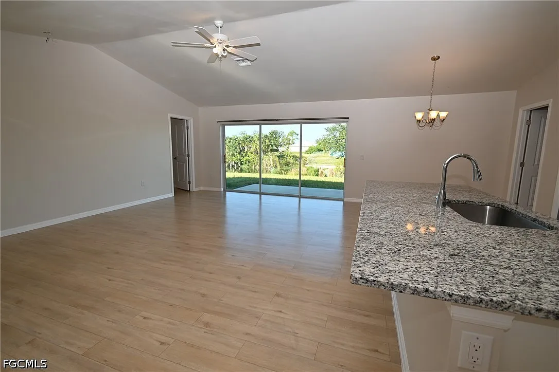 4 bed, 2.0 bath, 1504 sqft, $2,150 — Photo 2
