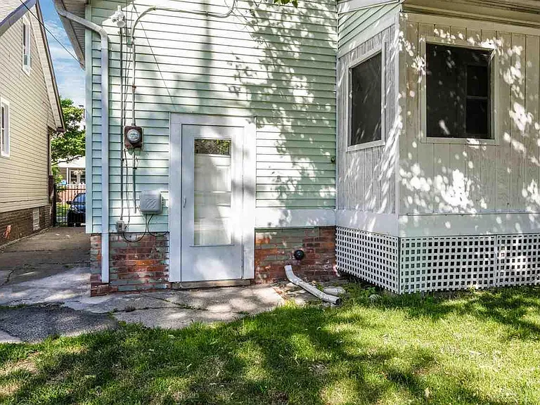 1348 Wayburn St — Photo 22