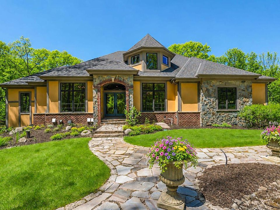 1st image of 1021 Emerald DRIVE