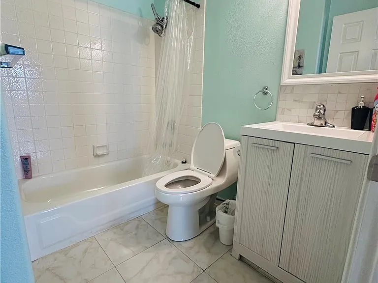 517 Indian Bluff St #202 — Photo 16