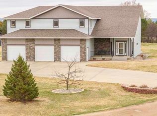 1010 May Ln, Yankton, SD 57078