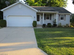 288 Stable Dr, Lagrange, OH 44050