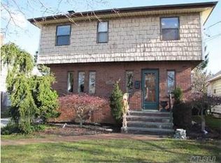 2861 Beverly Rd, Oceanside, NY 11572