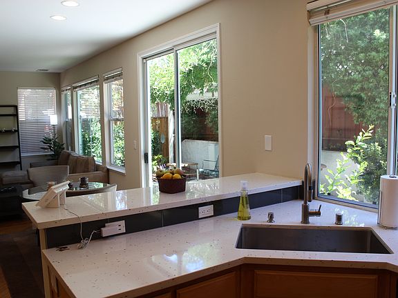 4th image of 956 Furlong Dr