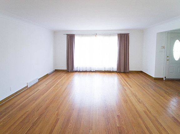 5th image of 2955 W 91st St